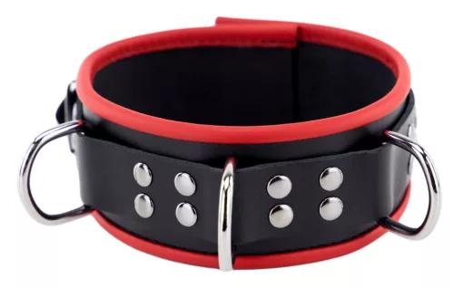 Leather necklace with 3 red D-rings – a stylish accessory