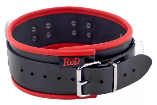 Leather necklace with 3 red D-rings – a stylish accessory