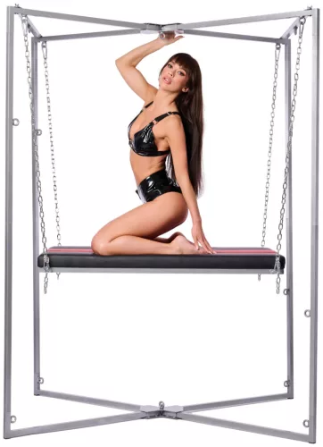 Black harness – a stylish and comfortable bench