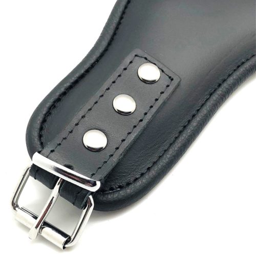 Premium leather collar – stylish hold and sensual experience