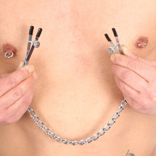 Metal nipple tweezers with chain – for special sensual experiences