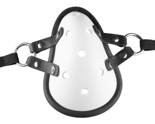 Leather strap mask – exciting, sensual breathing.